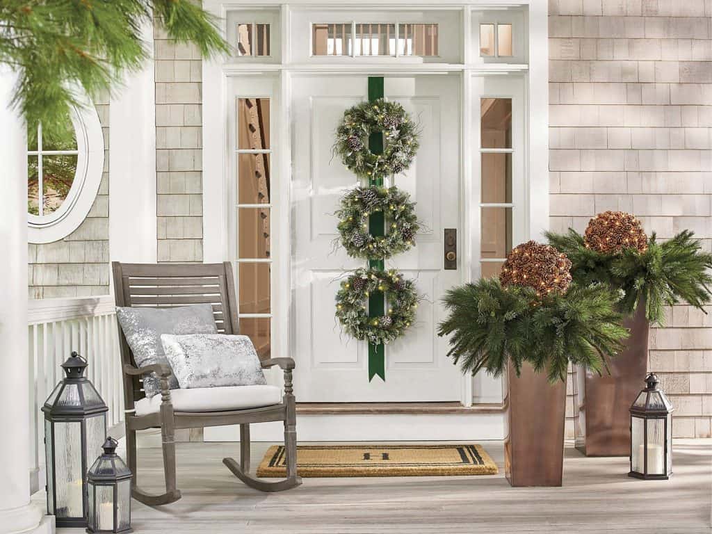 Everyday Wholesome | 35 Best Christmas Front Porch Decorations for the ...