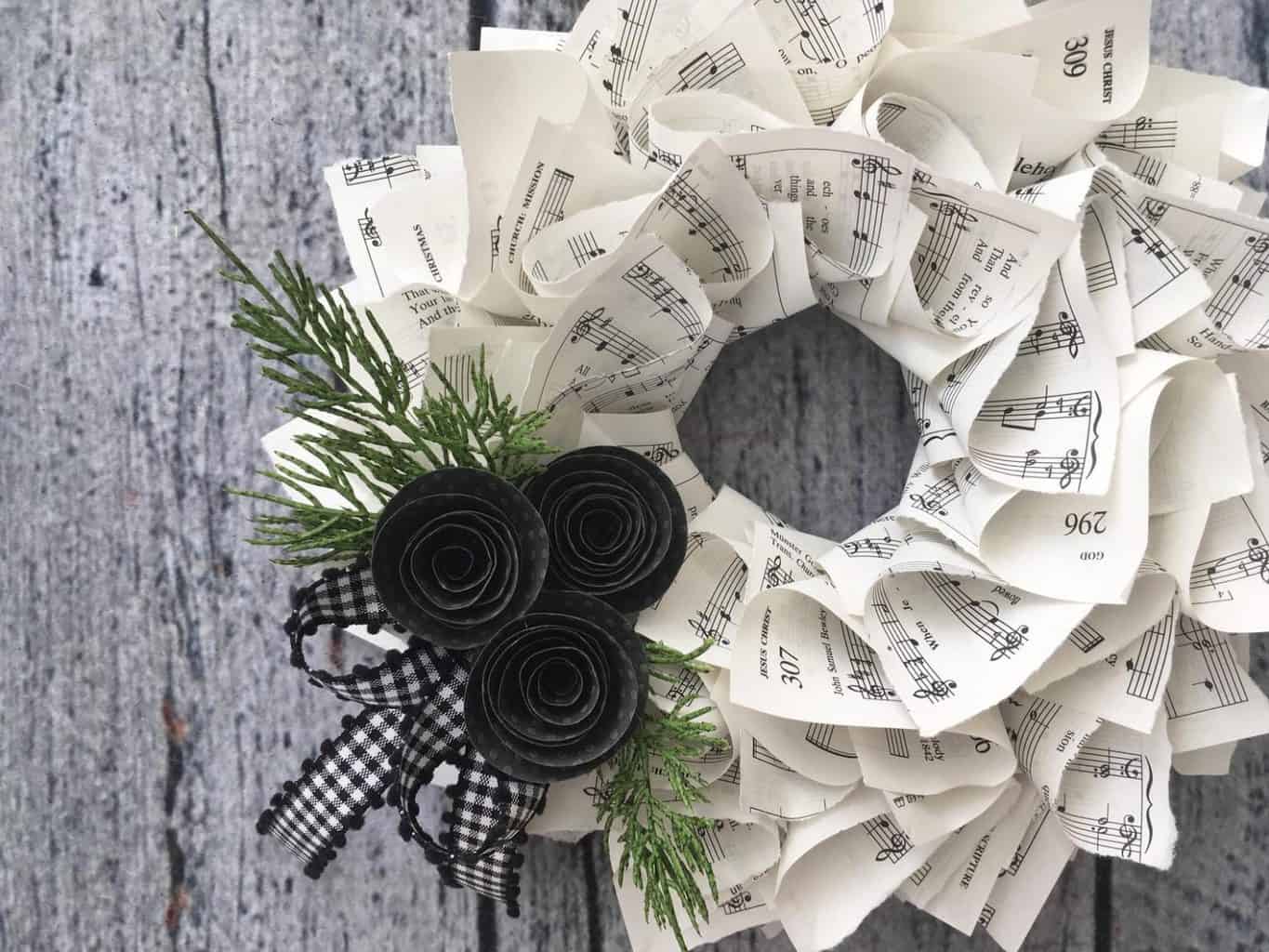 Everyday Wholesome 25 Christmas Wreaths & Door Hangers for the Holidays