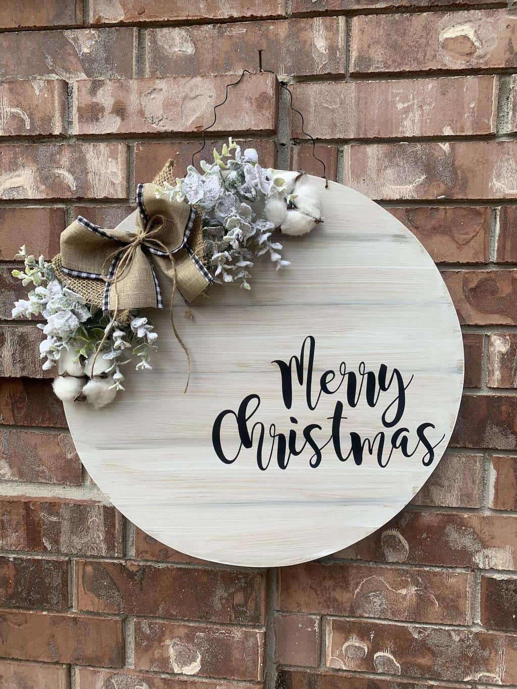 Everyday Wholesome | 35 Best Christmas Door Hangers for Holiday Decor