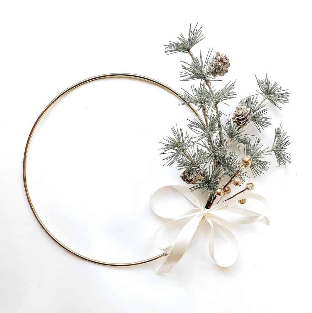 Everyday Wholesome 25 Christmas Wreaths & Door Hangers for the Holidays