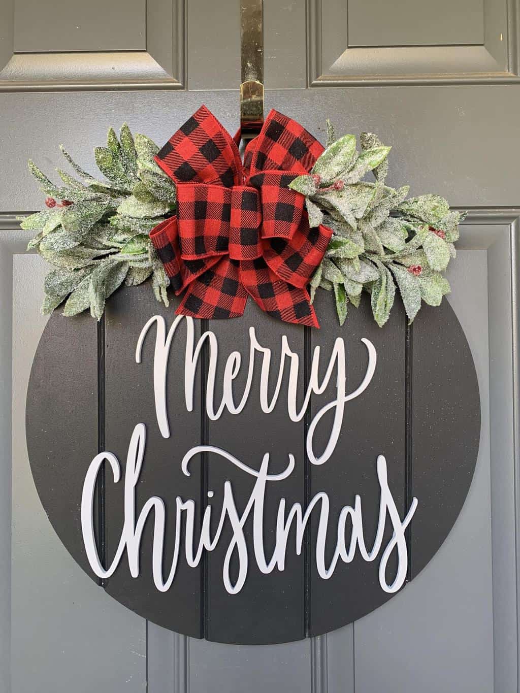 Everyday Wholesome | 25 Christmas Wreaths & Door Hangers for the Holidays