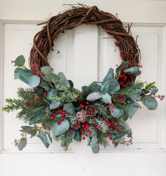 Everyday Wholesome | 30+ Classic Christmas Wreaths