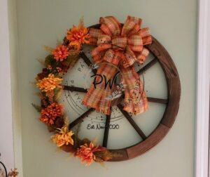 15 Wagon Wheel Wreaths for All Seasons, Everyday Front Porch – Everyday ...